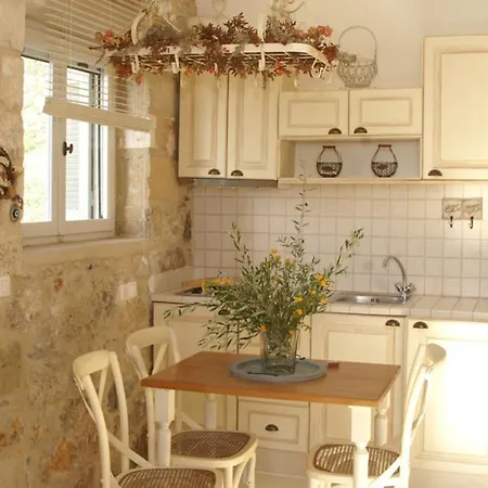 Daire Katikies Manis